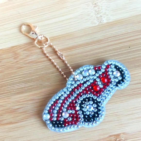 🆕 Car Keychain Accessory - Picture 3 of 4